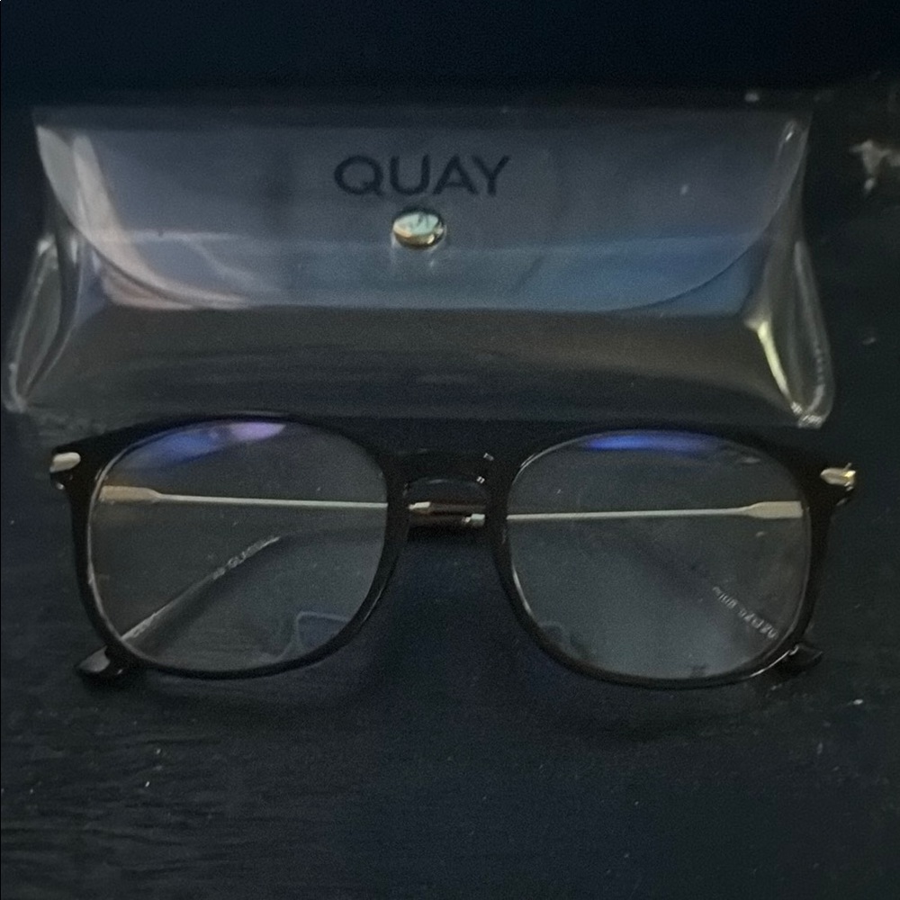 Quay Australia blue light filtering glasses